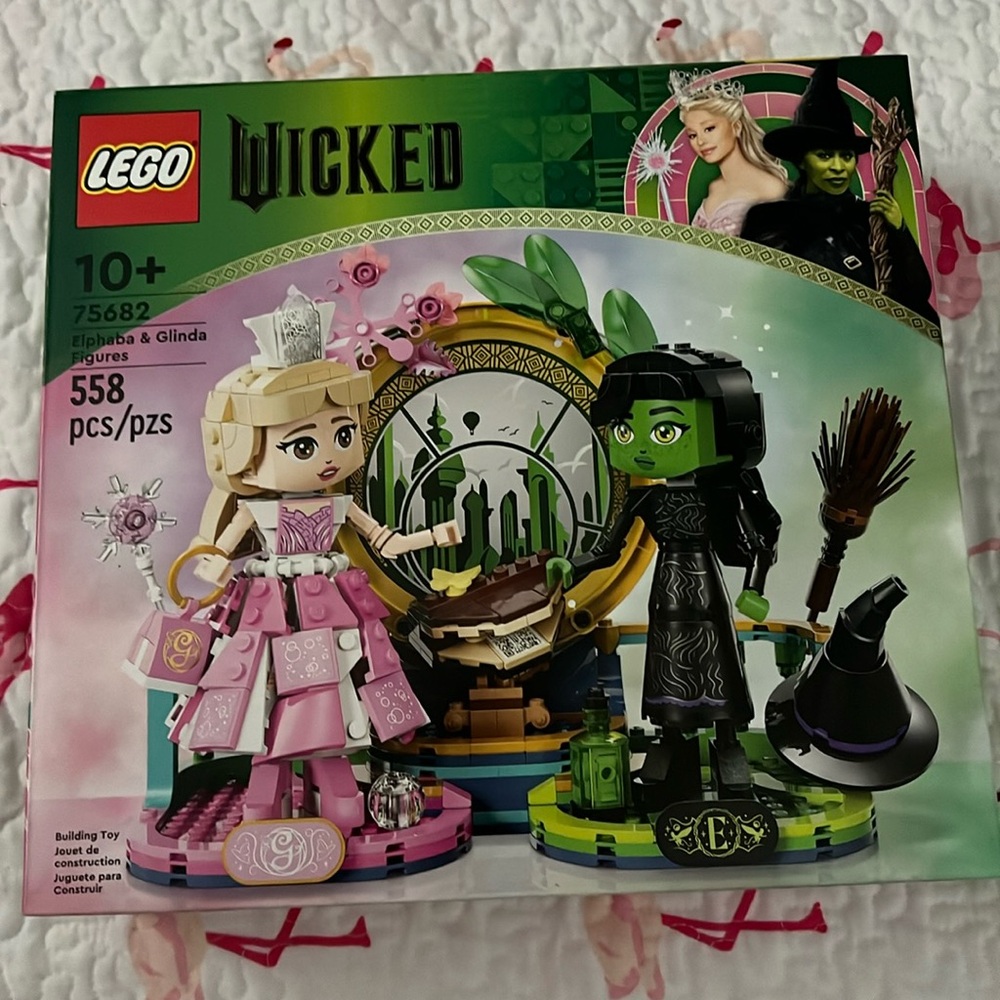 LEGO WICKED ELPHABA AND GLINDA FIGURES 75682 BUILDING KIT - NWT
NEVER OPENED.